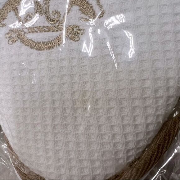 Slippers from Le Meurice Hotel Paris. Mens size M/L. Still in package main image 10